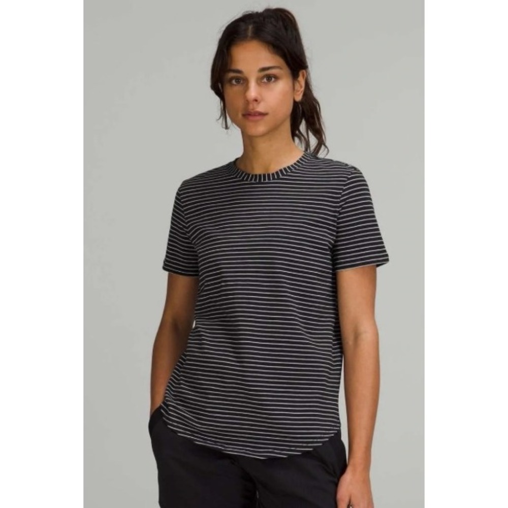 Lululemon‎ Black White Striped Short Sleeve Crew Neck Curved Hem Top Womens